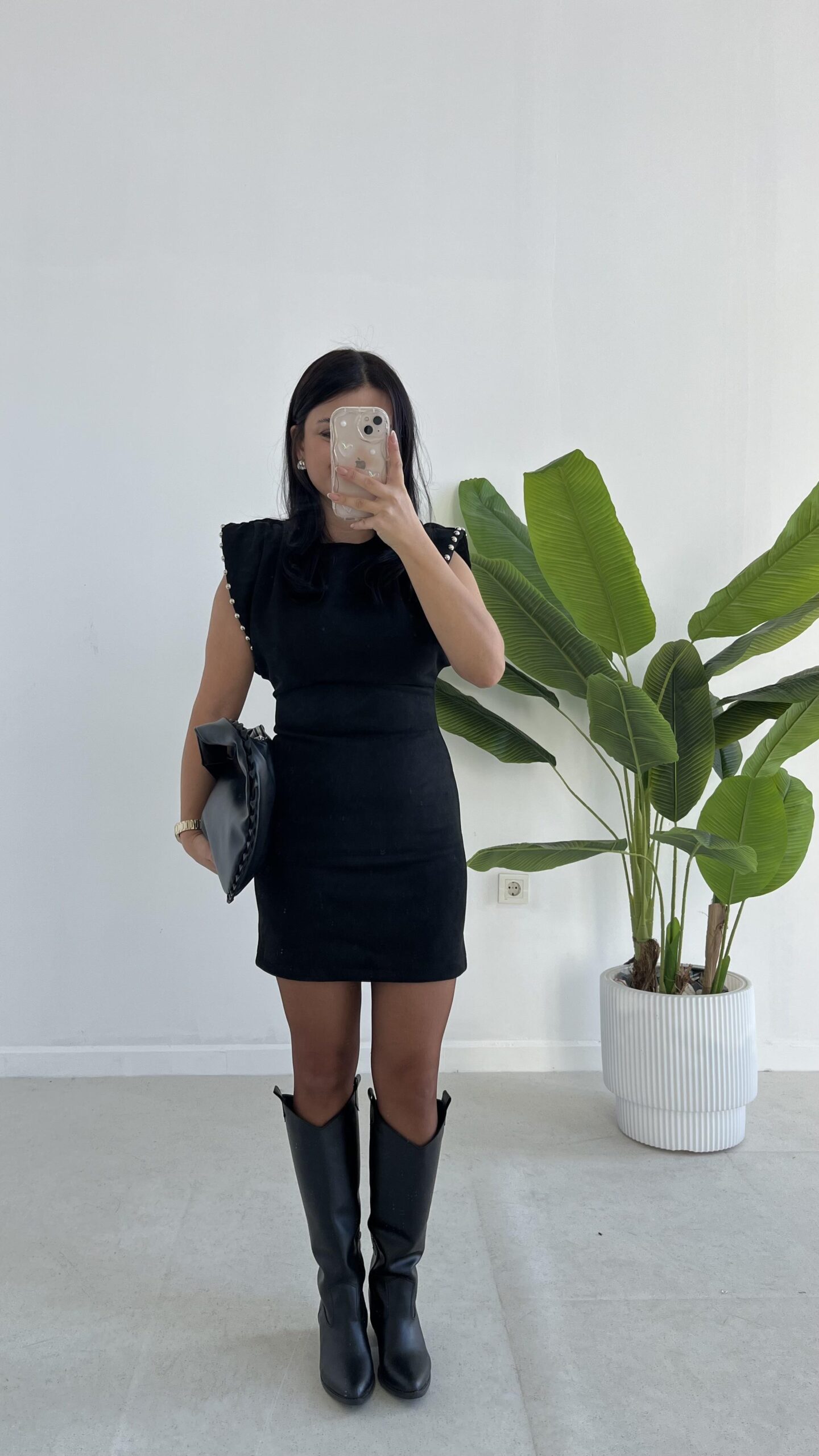 andre-sirt-dekolteli-suet-mini-elbise-b2d6-.jpeg Andre Sırt Dekolteli Süet Mini Elbise - Siyah - Görsel 1