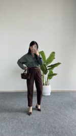 Betty Beli Lastikli Crep Pantolon -Kahverengi - Görsel 4