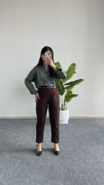 Betty Beli Lastikli Crep Pantolon -Kahverengi - Görsel 3