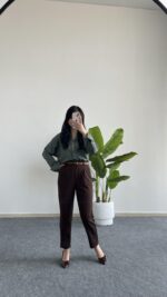 Betty Beli Lastikli Crep Pantolon -Kahverengi - Görsel 2