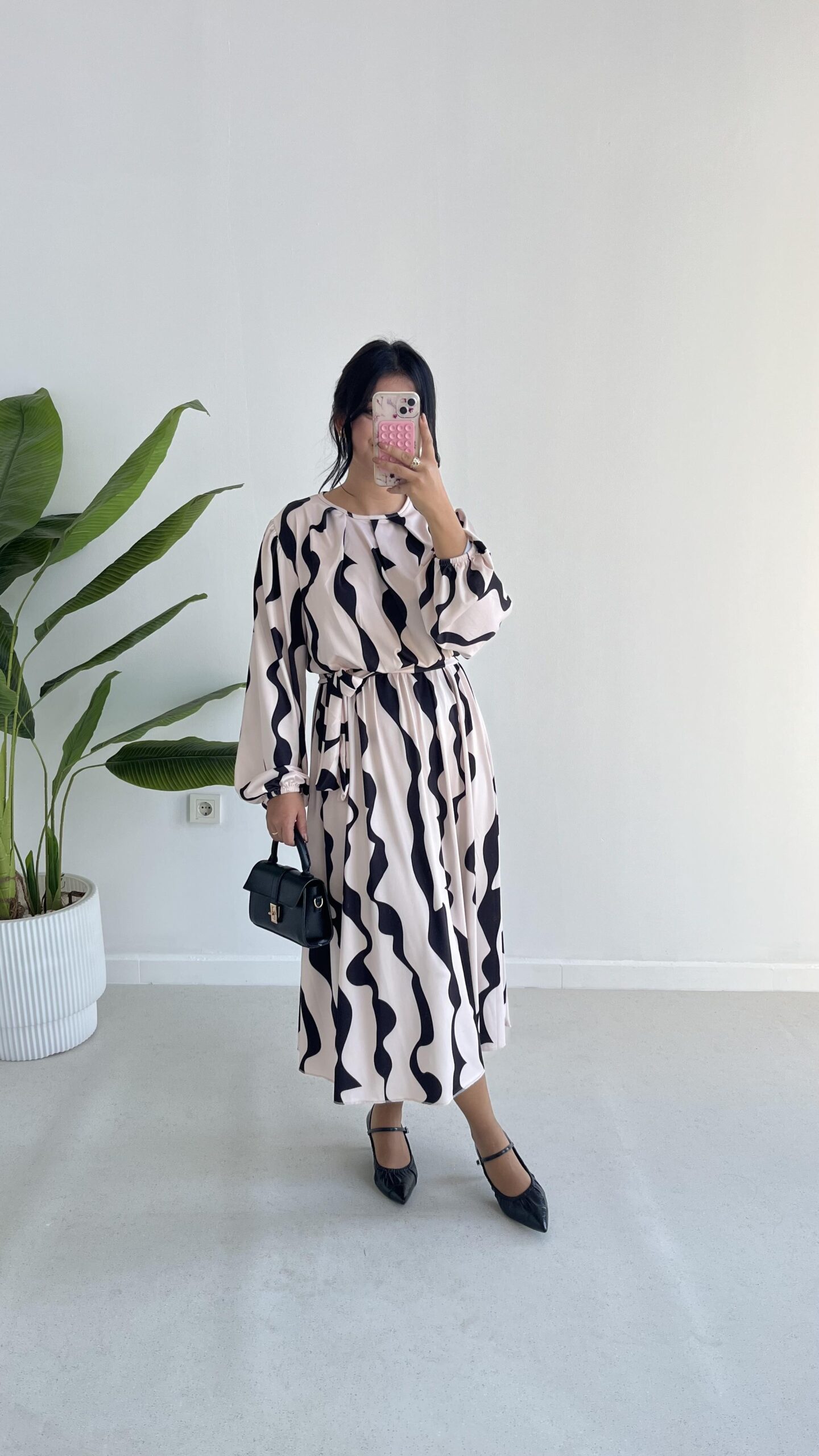 bolenda-kusakli-midi-elbise-3abe-4.jpeg Bolenda Kuşaklı Midi Elbise - Görsel 1