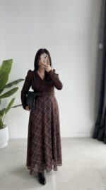 Ekose Kemerli Maxi Şifon Elbise - Kahve - Görsel 4