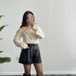 Kayık Yaka Önden Düğmeli Ekru Bluz