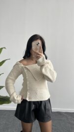 Kayık Yaka Önden Düğmeli Ekru Bluz - Görsel 3