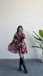 Kemerli Kruvaze Yaka Çiçekli Şifon Elbise - Kırmızı - Görsel 3