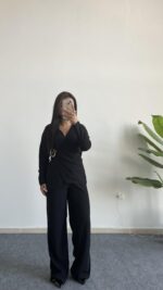 Bonita Kruvaze Yaka Aksesuarlı Takım - Siyah