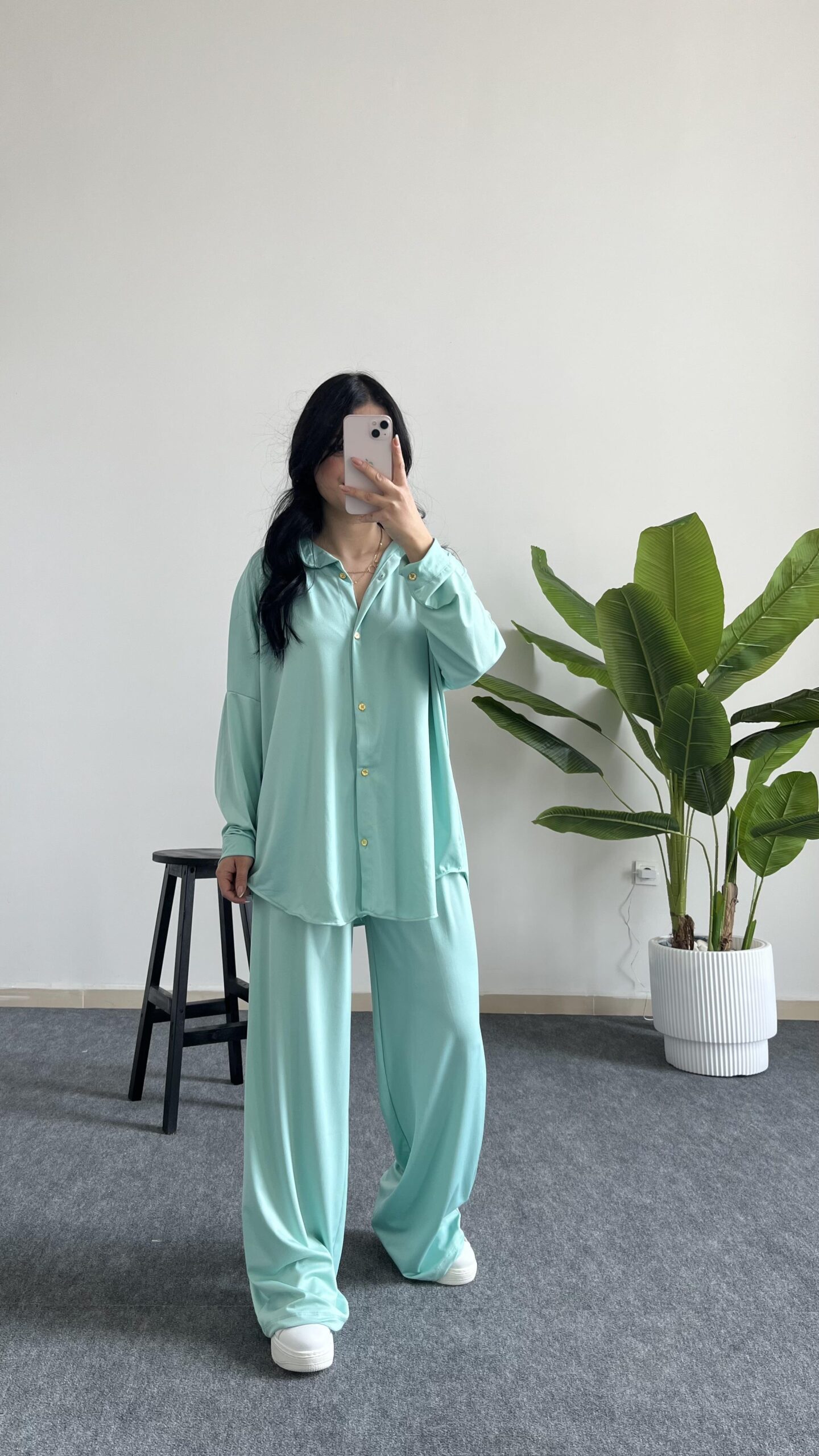 lenora-gold-dugme-detayli-yesil-salas-f380-4.jpeg Lenora Gold Düğme Detaylı Yeşil Salaş Takım - Görsel 1