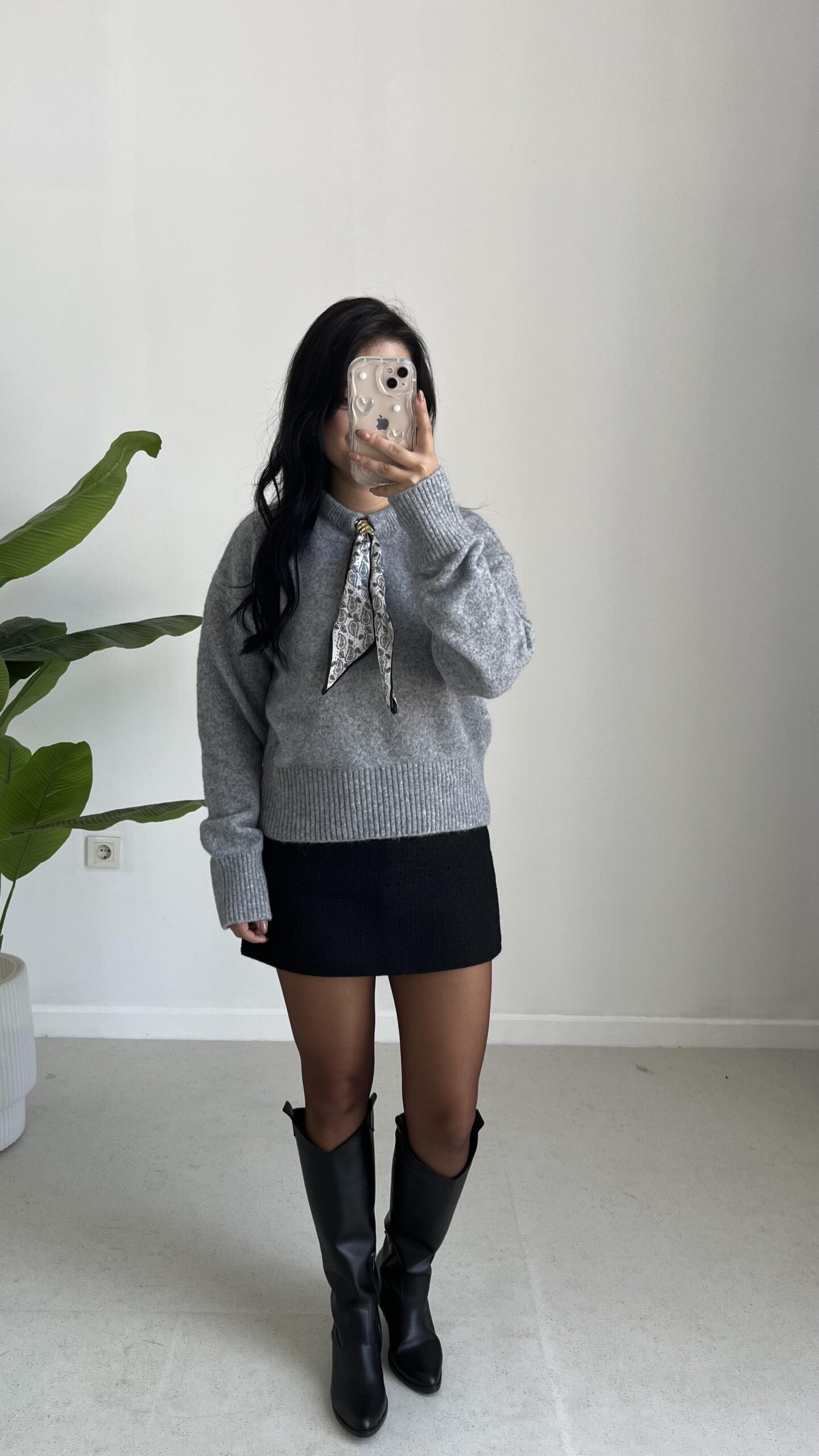 maysa-fularli-kazak-gri-02-402.jpeg Maysa Fularlı Kazak - Gri - Görsel 1