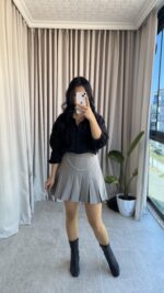 Ola Zincir Detaylı Gri Pileli Etek