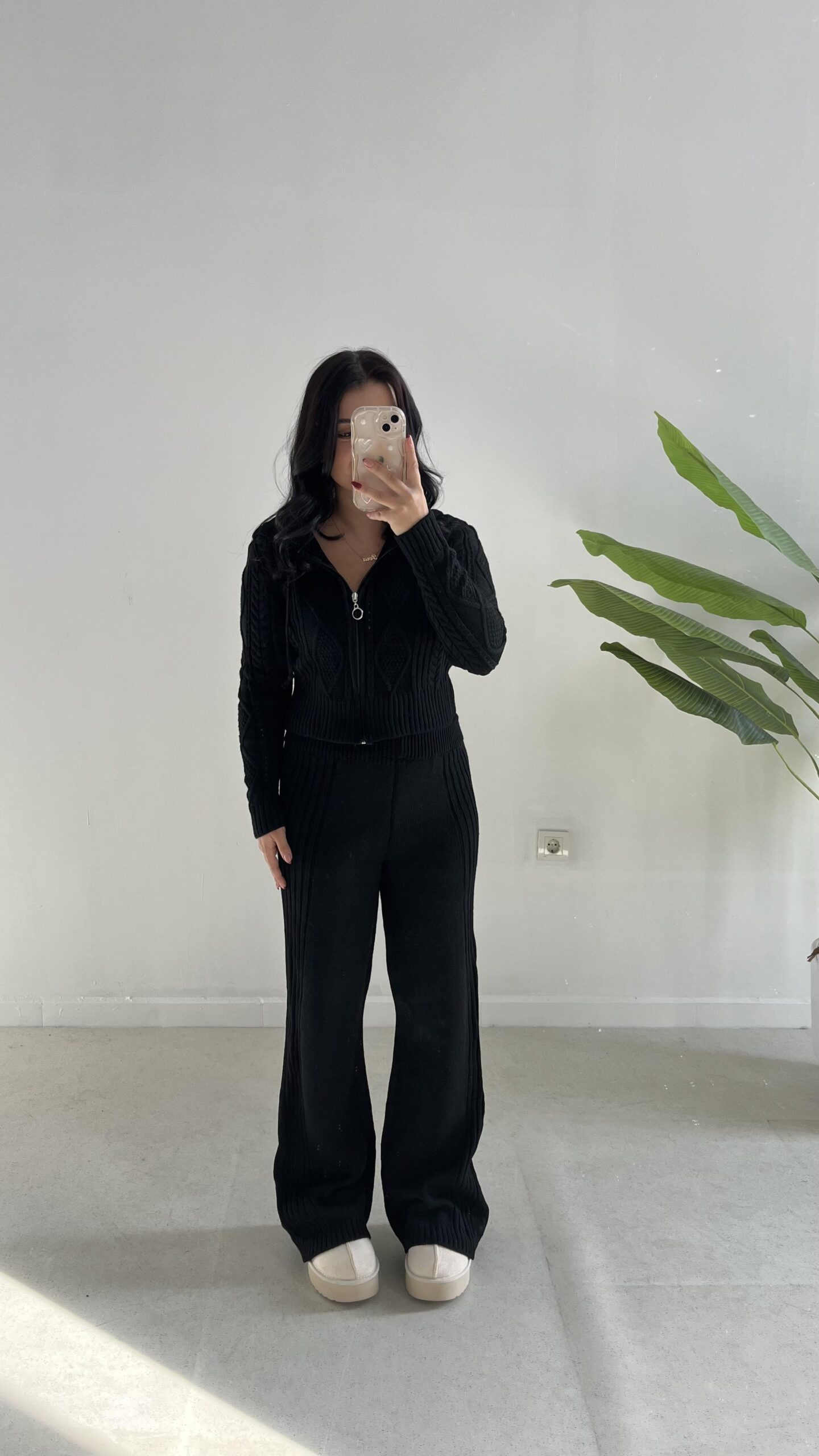 orgu-desen-kapsonlu-triko-takim-siyah-35-424.jpeg Örgü Desen Kapüşonlu Triko Takım - Siyah - Görsel 1