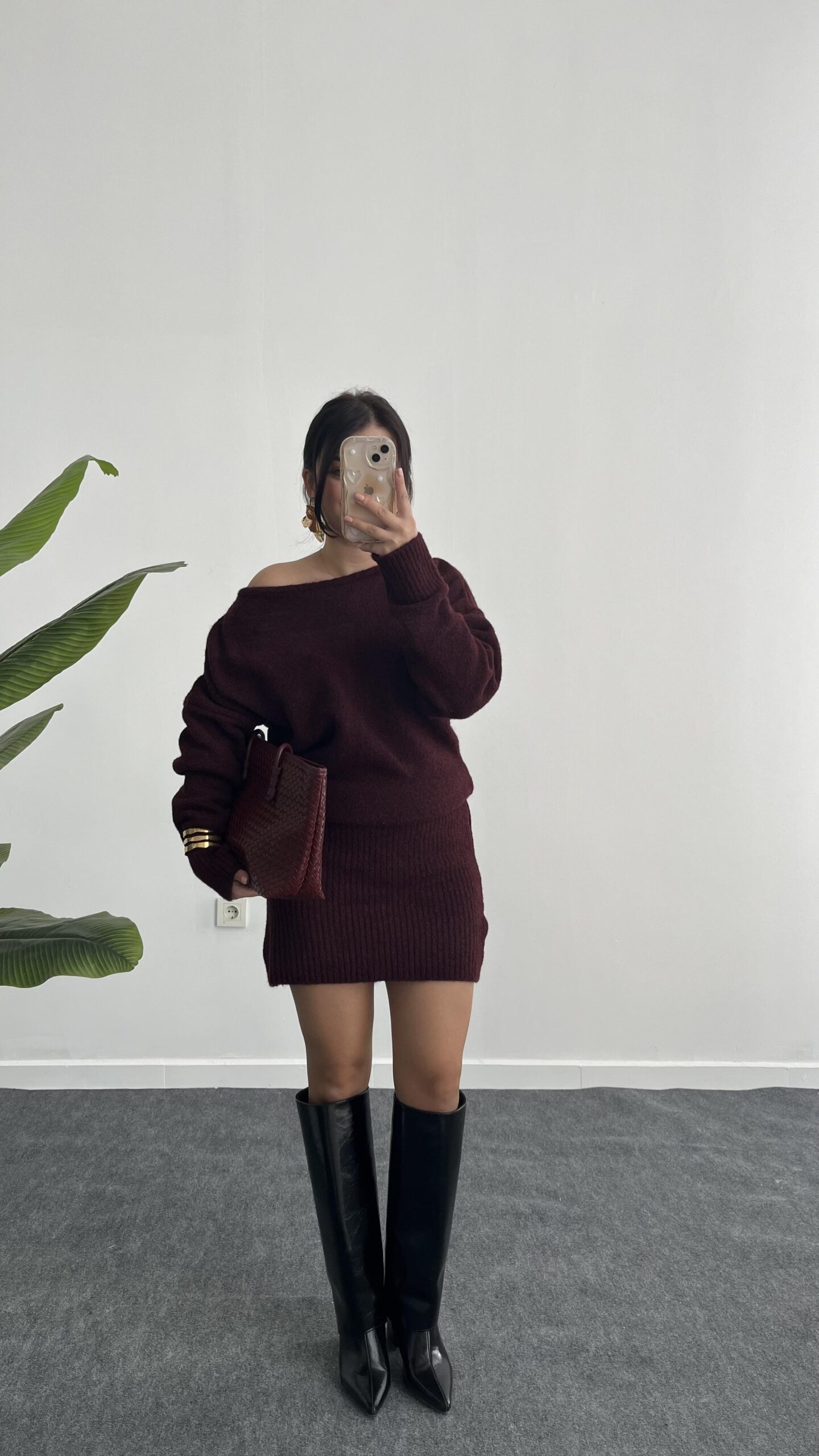 sofia-kayik-yaka-yun-elbise-bordo-7d-79b.jpeg Sofia Kayık Yaka Yün Elbise - Bordo - Görsel 1