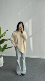 Yakası Taşlı Asimetrik Triko Bluz - Krem - Görsel 8