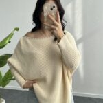 Yakası Taşlı Asimetrik Triko Bluz - Krem