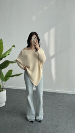 Yakası Taşlı Asimetrik Triko Bluz - Krem - Görsel 2