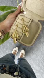 Yeni Sezon Üç Yaprak Sallanan Gold Küpe